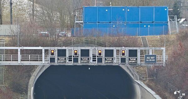 In der Nacht von Samstag auf Sonntag wird der Engelbergtunnel wegen eines Software-Updates gesperrt. In der Nacht von Samstag auf Sonntag wird der Engelbergtunnel wegen eines Software-Updates gesperrt.