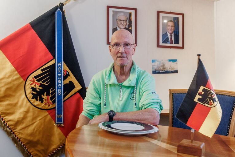 Verabschiedung vom Chef-Stewart der "Gorch Fock"