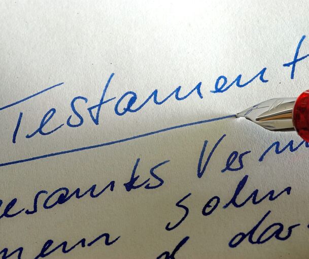 Ist eine Person geschäfts- oder testierunfähig, ist jedes Rechtsgeschäft – auch ein Testament – nichtig, also rechtlich wirkungslos.