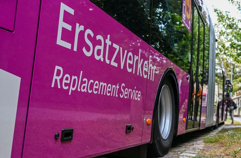 Bus-Ersatzverkehr auf der Strecke Hamburg-Berlin Bus-Ersatzverkehr auf der Strecke Hamburg-Berlin