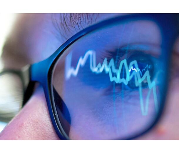 Beim Planspiel erwerben die Teilnehmer Grundwissen zur Börse und zu Aktien und handeln Wertpapiere.