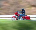 Ein Motorradfahrer hat sich eine Verfolgung mit der Polizei geliefert. Ein Motorradfahrer hat sich eine Verfolgung mit der Polizei geliefert.