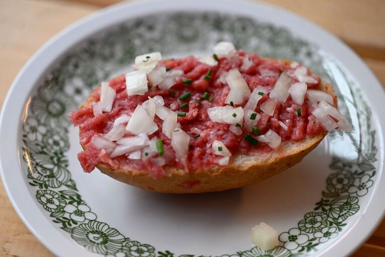 Hersteller ruft Zwiebelmett zurück Hersteller ruft Zwiebelmett zurück
