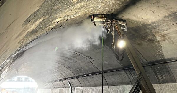 Die Betonröhre in der Weströhre des Engelbergtunnels wird nach dem Lkw-Brand saniert.