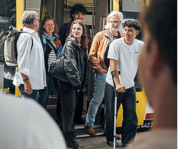 Zufriedene Fahrgäste – das ist laut Umfrage die überwiegende Meinung im Land. Ganz so positiv fallen die Werte bei einem genauen Blick aber nicht aus.