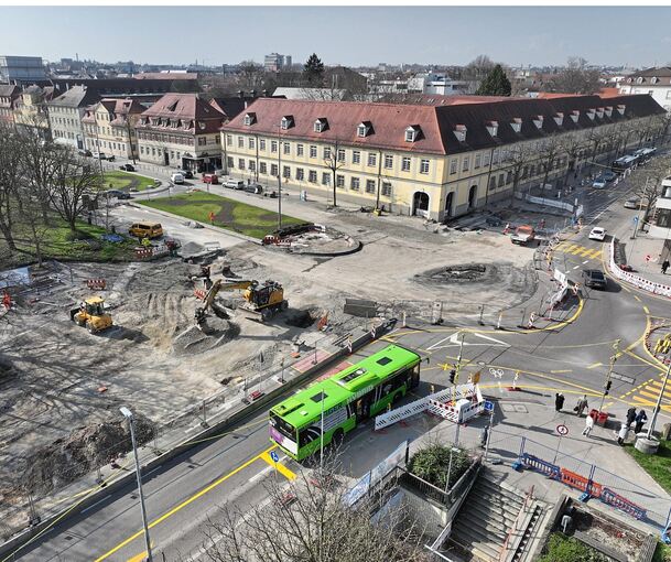 Blick auf die Baustelle, die momentan einer Mondlandschaft gleicht.