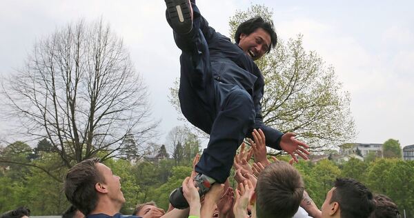 Bekannt aus goldeneren Zeiten des TVP: Marvin Villanueva wird nach der Bezirksliga-Meisterschaft 2016 gefeiert.