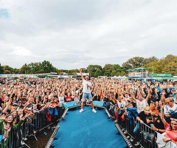 Wo Micha von der Rampe auf der Bühne steht, herrscht gute Laune.