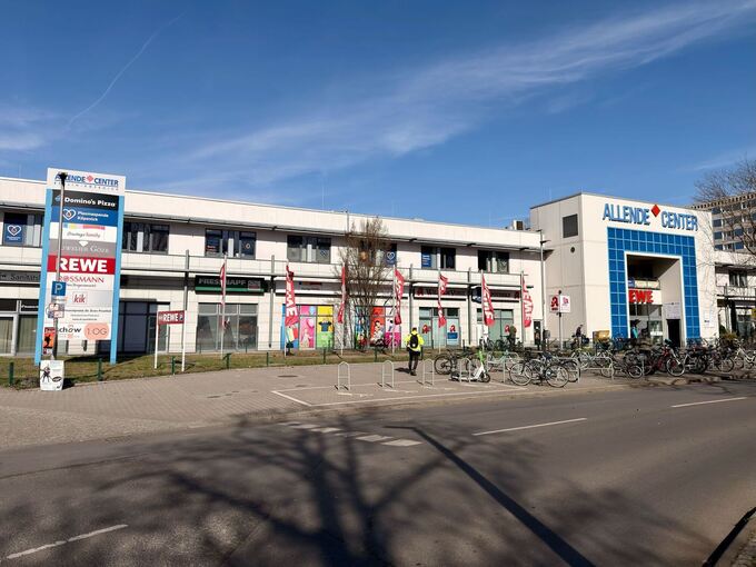 Wildschwein in Einkaufszentrum in Berlin-Köpenick