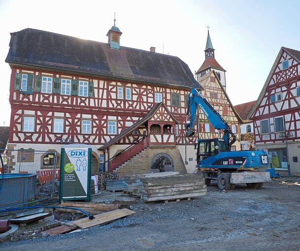 Rund um das historische Rathaus in Steinheim laufen aktuell bereits die Bauarbeiten.