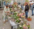Blumen gibt es bei Frühlingsmärkten – hier zum Beispiel in Tamm – genug.