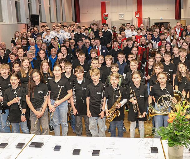 Die Geehrten in der Bönnigheimer Turn- und Festhalle.