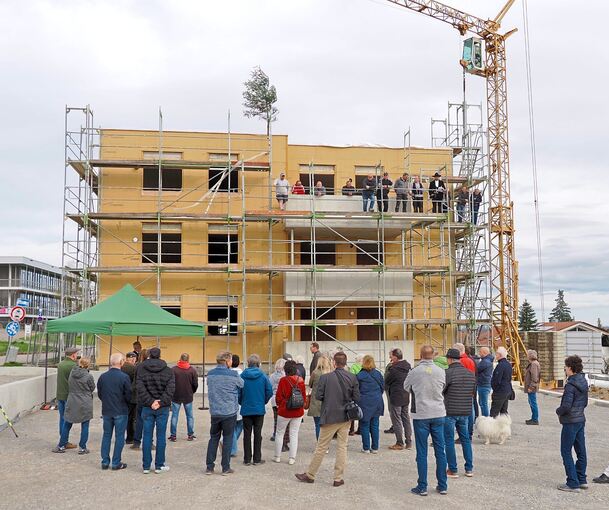 Das Gebäude mit 13 geförderten Wohnungen soll 2027 bezugsfertig sein.