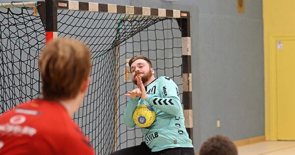 Louis Färber im Tor der HBL beweist gegen Konstanz mehrfach seine Klasse.