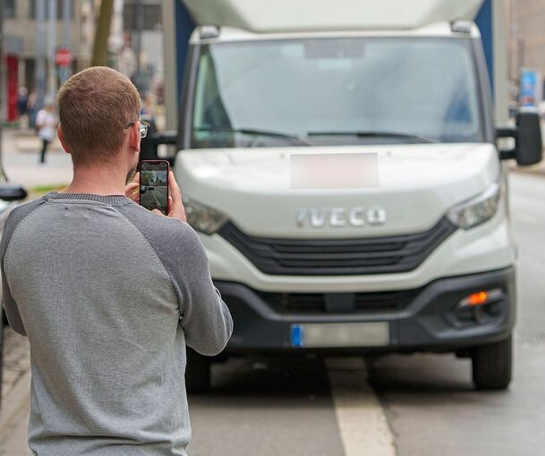 Parkverstöße können in Ludwigsburg seit einigen Wochen über ein Meldeportal zur Anzeige gebracht werden.