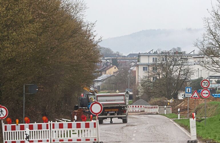 Die Straße zwischen Kleinsachsenheim und Metterzimmern ist gesperrt – und wird das wohl auch noch während der nächsten großen Sanierungsphase der B27 so sein.