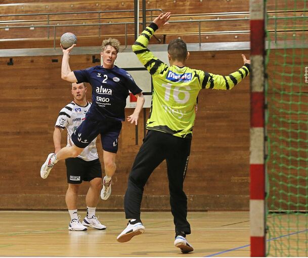 Stolz darauf, jemandem geholfen zu haben: Handballer Lukas Urban (links) von der SG BBM Bietigheim.