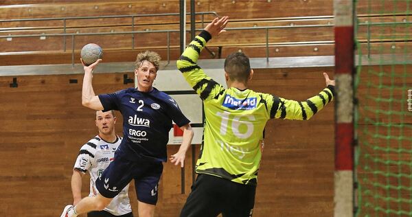 Stolz darauf, jemandem geholfen zu haben: Handballer Lukas Urban (links) von der SG BBM Bietigheim.