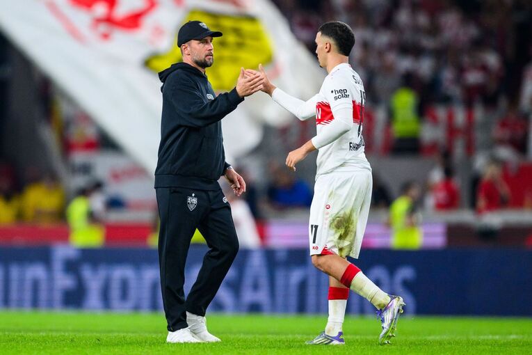 Sebastian Hoeneß und Bilal El Khannouss Sebastian Hoeneß und Bilal El Khannouss