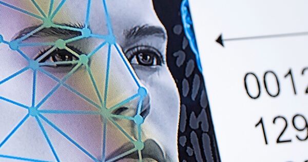 Eine Computergrafik zum Thema Gesichtserkennung auf einem Monitor am bayerischen Landeskriminalamt.