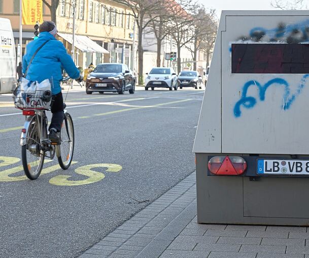 Auch Radfahrer werden auf der Busspur geblitzt. Mit einem Bußgeld müssen sie aber nicht rechnen.