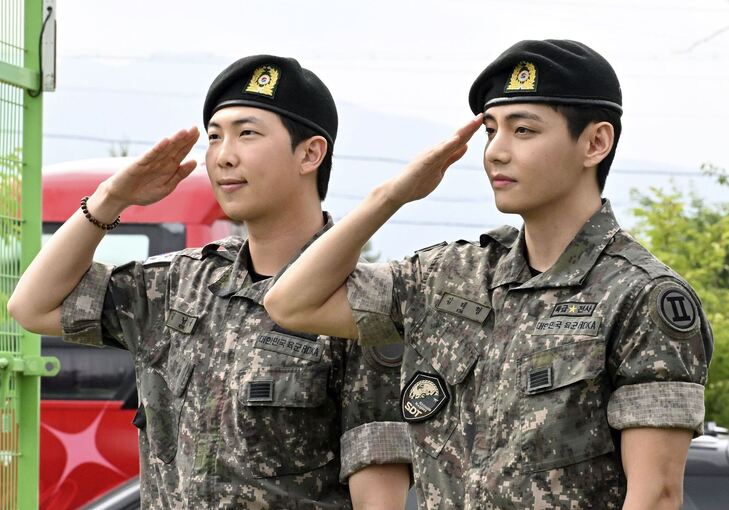 BTS-Mitglieder aus dem Militärdienst entlassen BTS-Mitglieder aus dem Militärdienst entlassen