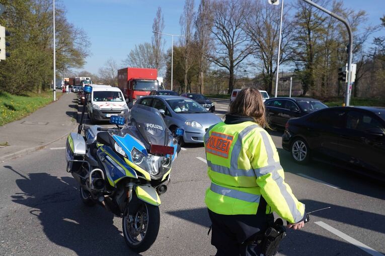 Feier zum Ende des Ramadan - Polizei muss Verkehr regeln