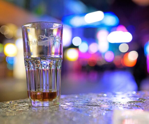 Irgendwann muss man austrinken: Der Lärmschutz setzt den Öffnungszeiten der Außengastronomie Grenzen (Symbolbild).