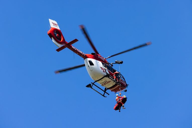DRF Luftrettung trainiert Windenrettung