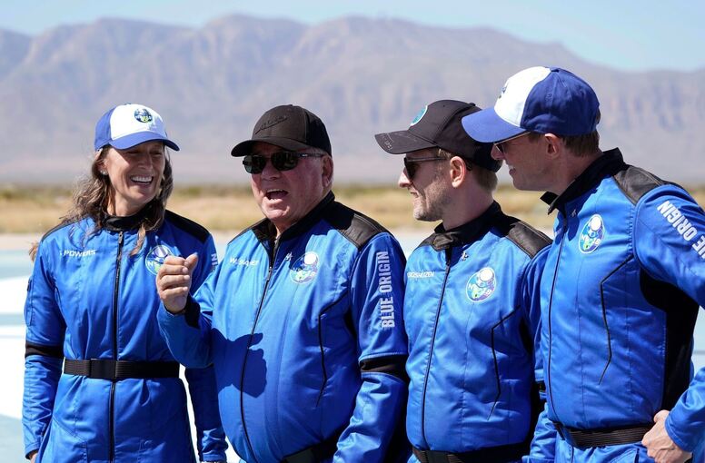 William Shatner und weitere Passagiere der «New-Shepard»-Rakete
