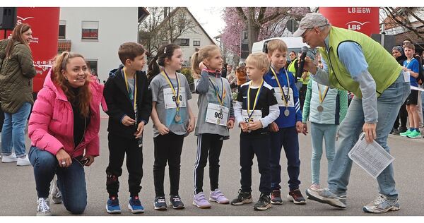 Ein kurzes Gespräch zum Verlauf des Rennens. Ein kurzes Gespräch zum Verlauf des Rennens.