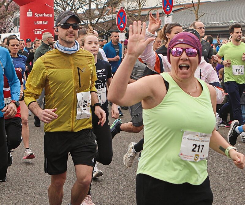 So viel Zeit muss sein: Ein Gruß in die Kamera. So viel Zeit muss sein: Ein Gruß in die Kamera.