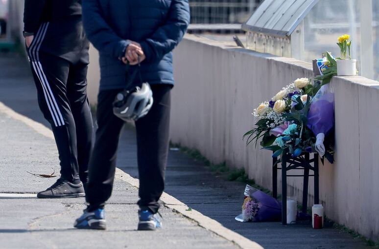 Fußballtor stürzt auf siebenjährigen Jungen