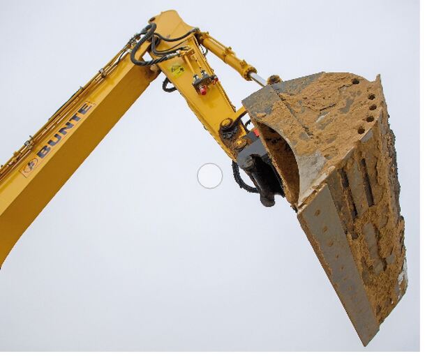 Der gestohlene Bagger wurde auf einer Wanderparkplatz entdeckt. Der gestohlene Bagger wurde auf einer Wanderparkplatz entdeckt.