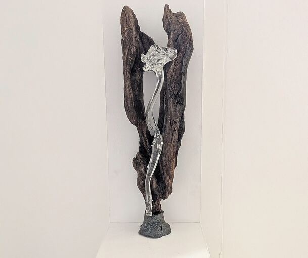 „Rosenholz“ ist eine von Inge Blaichs Glasarbeiten.