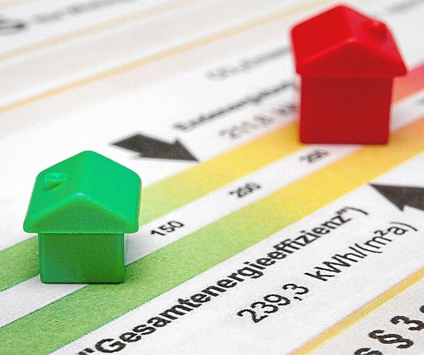 Nach wie vor ist der Gebäudesektor einer der größten Energieverbraucher und Verursacher von Treibhausgasen. Mit der Energieausweis-Reform soll mehr Fokus auf die EU-Klimaziele im Gebäudebereich gelegt werden.