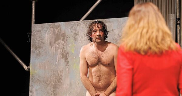 Fragiles Versteckspiel: „Halbe Treppe“ am Theater der Altstadt.