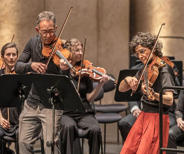 Wie aus einem Guss musizierendes Solisten-Duo: Matia und Charlotte Gotman musizieren mit dem Sinfonieorchester Ludwigsburg.