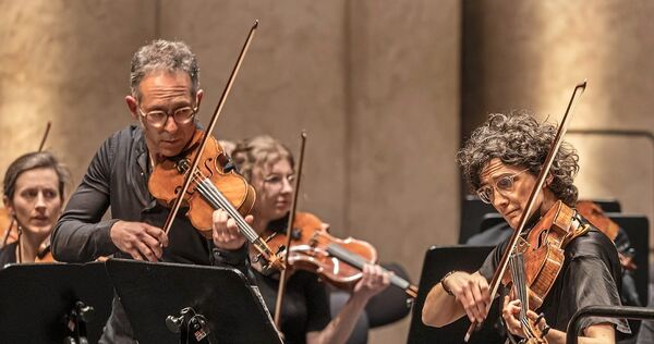 Wie aus einem Guss musizierendes Solisten-Duo: Matia und Charlotte Gotman musizieren mit dem Sinfonieorchester Ludwigsburg.
