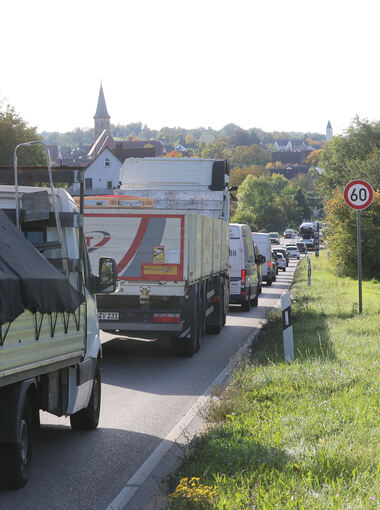 Die Umfahrung für die B 10 in Enzweihingen wird weiter geplant. Aber was kann, bis sie wirklich kommt, Entlastung im Ort bringen?