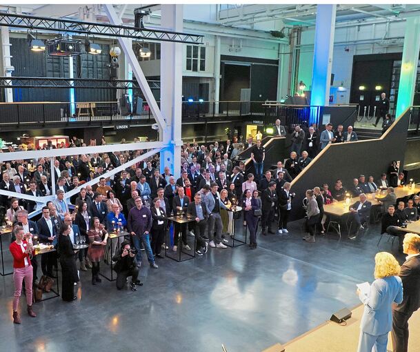 Hunderte Gäste aus Wirtschaft, Politik und Verwaltung aus dem gesamten Landkreis Ludwigsburg waren ins Speisewerk des Ludwigsburger urbanharbor eingeladen.