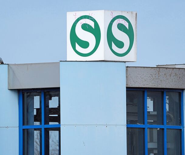 Für S-Bahn-Fahrgäste macht sich die Zeitumstellung in der Nacht von 28. auf 29. März beim Fahrtangebot nicht bemerkbar, teilt der Verkehrs- und Tarifverbund Stuttgart (VVS) mit.