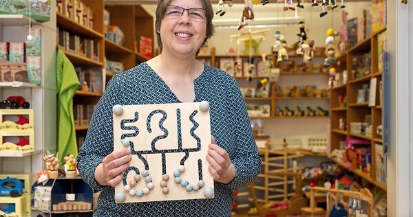 Geschäftsführerin Eveline Ettel sorgt dafür, dass die Azubis des Karlino-Ausbildungsladens viel Praxiserfahrung sammeln.