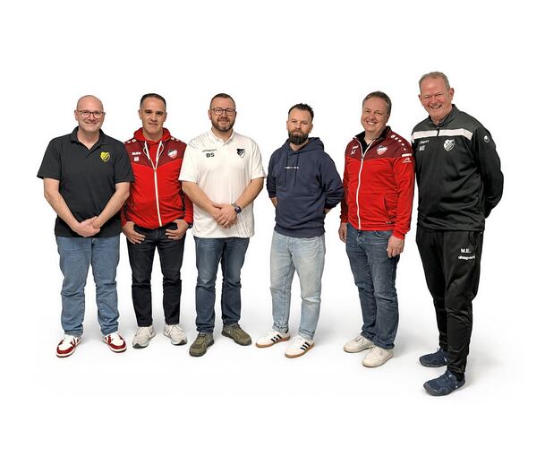 Tim Schweizer, Vorsitzender SGV Hochdorf, Rosario Reitano Vize-Jugendleiter Abteilung Fußball VfB Neckarrems 1913, Boris Schwürz Vorsitzender SKV Hochberg, Coto Pereira Abteilungsleiter/Jugendleiter Abteilung Fußball SGV Hochdorf, Sven Sauerzapf, Vor