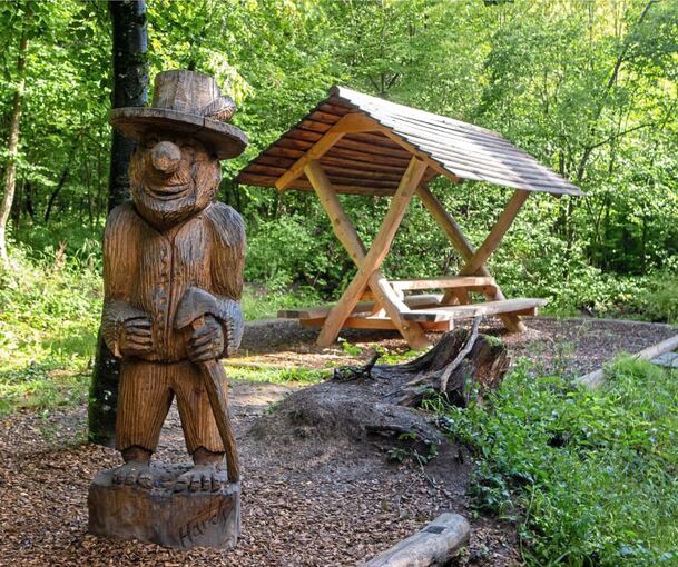 Neben den Lernstationen wartet die neue Murmelbahn auf die Besucher.