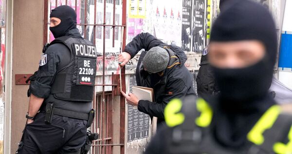 Razzia nach Anschlag auf Strommast im September in Berlin