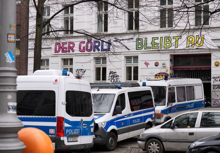 Razzia nach Anschlag auf Strommast im September in Berlin