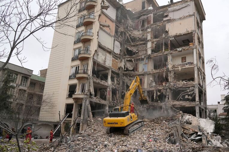 Trotz Hoffnung auf Abkommen dauern Angriffe im Iran-Krieg an Trotz Hoffnung auf Abkommen dauern Angriffe im Iran-Krieg an