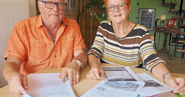 Der Schriftverkehr zur Reise füllt fast einen ganzen Ordner: Heinz und Dagmar Herr haben einen abenteuerlichen Urlaub hinter sich.