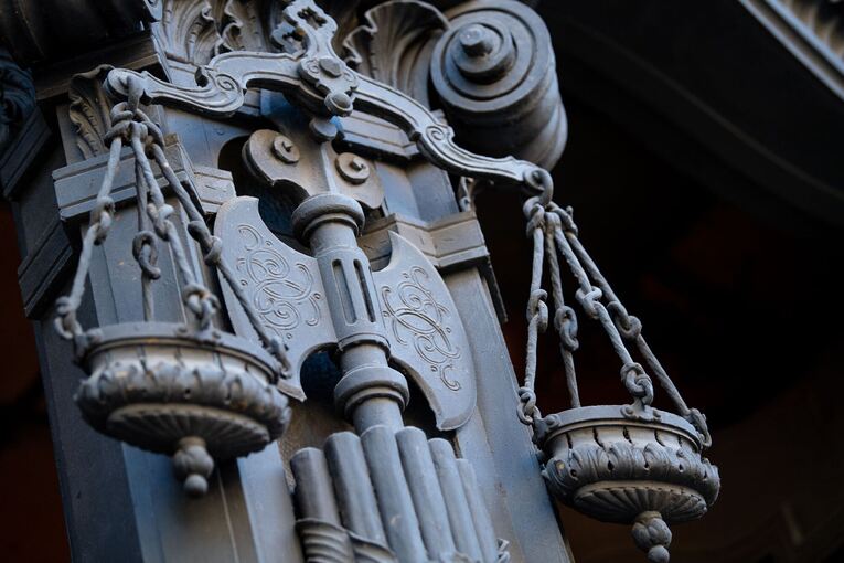 Mehr Unterstützung für Gewaltopfer in Strafprozessen